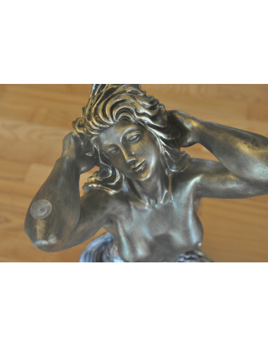 Stół kobieta szklany