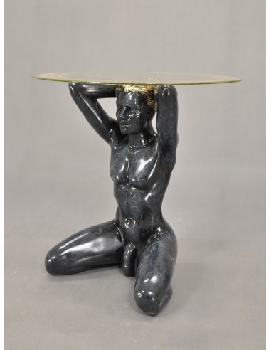 Stół mężczyzna czarny szklany blat grecja