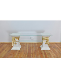 Stół w stylu greckim biało-złote kolumny z ozdobnymi draperiami szklany blat mod 2