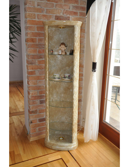 Regał narożny w stylu klasycznym złocony z oświetleniem i szklanymi półkami szklane półki