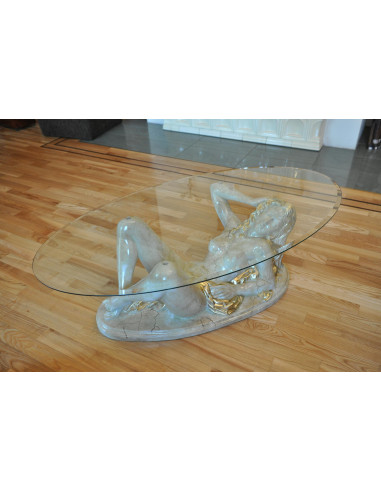 Stół kawowy z rzeźbą kobiety szklany owalny blat elegancki design stolik