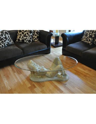 Stół kawowy z rzeźbą kobiety szklany owalny blat elegancki design stolik